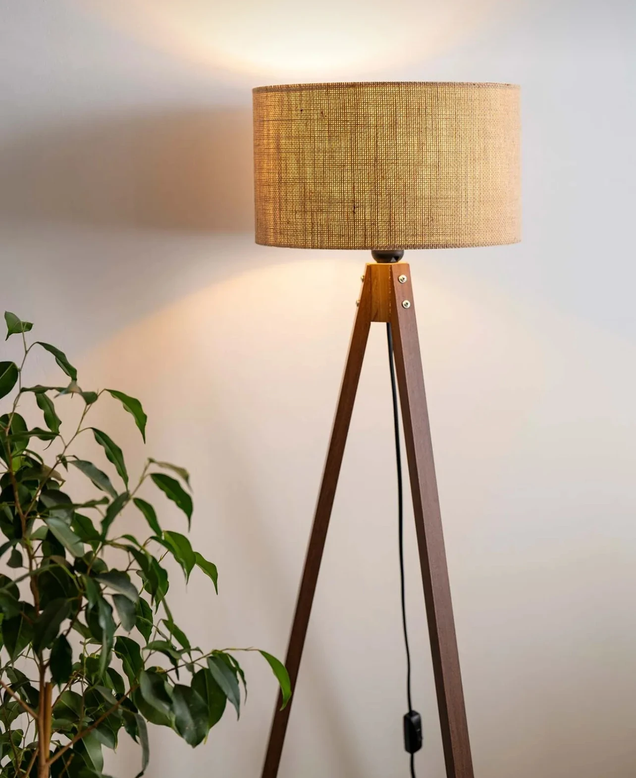 Lampe sur pied en bois