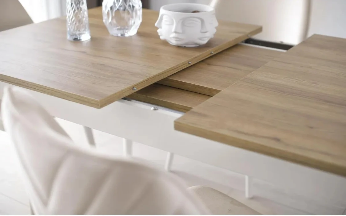 Ensemble de tables et chaises