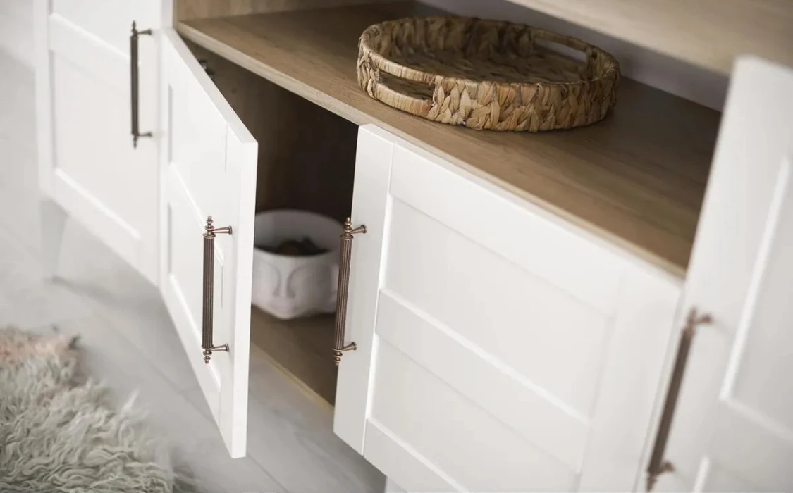 Ensemble de tables et chaises