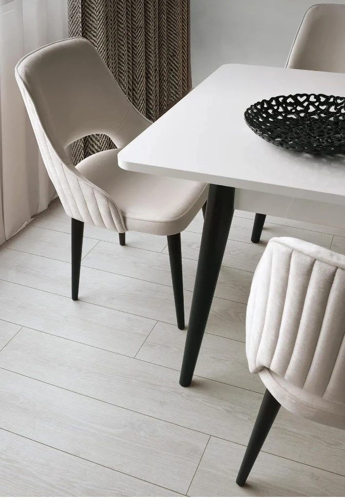 Ensemble tables et chaises